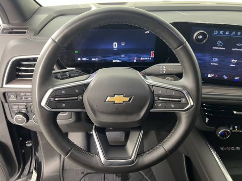 Used 2025 Chevrolet Suburban LT w/ Comfort Package image 28