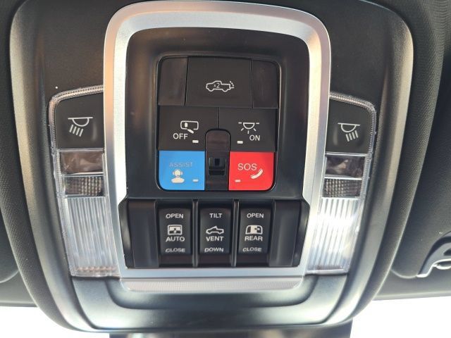 Used 2025 RAM 2500 Laramie AWD/4WD image 30