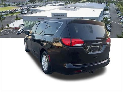 Certified 2017 Chrysler Pacifica Touring w/ Tire & Wheel Group FWD image 28