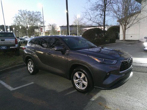 Used 2022 Toyota Highlander LE image 14