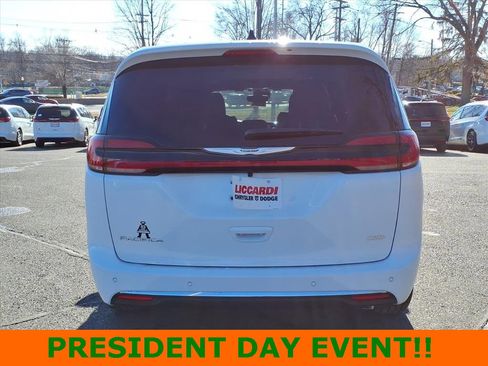 New 2026 Chrysler Pacifica Select image 6