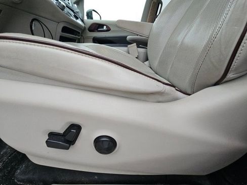 Used 2017 Chrysler Pacifica Limited w/ UConnect Theater Package image 13