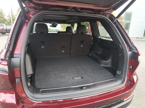 New 2025 Jeep Grand Cherokee Limited w/ Luxury Tech Group II image 24