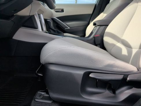 Used 2024 Toyota Corolla Cross LE FWD image 15