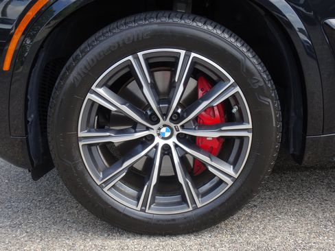 Used 2024 BMW X5 xDrive40i w/ M Sport Package AWD/4WD image 7