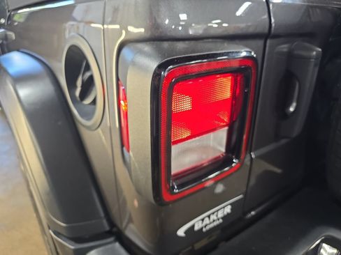 Used 2021 Jeep Wrangler Unlimited Sport AWD/4WD image 32