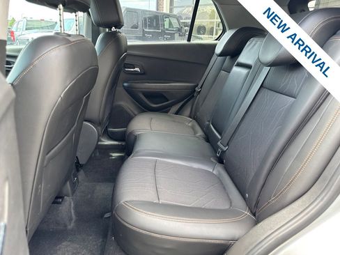 Used 2019 Chevrolet Trax LT w/ LT Convenience Package FWD image 14
