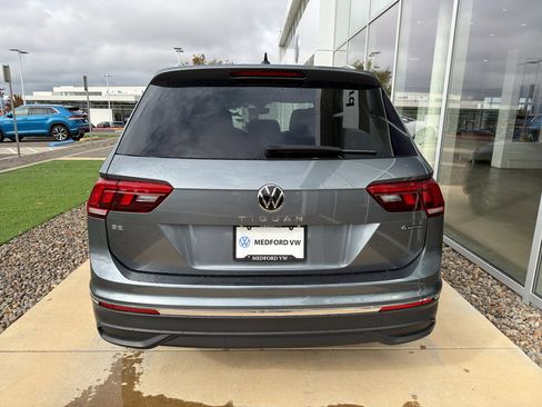 Used 2022 Volkswagen Tiguan SE image 6