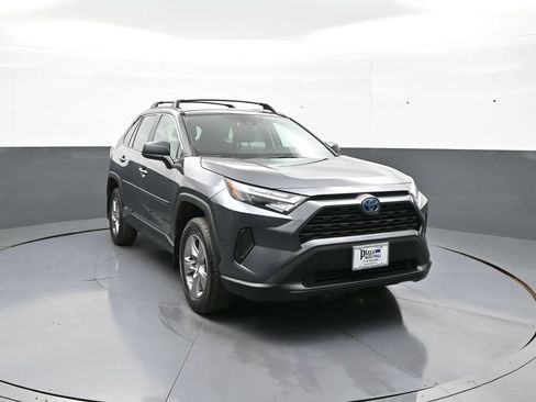 Used 2024 Toyota RAV4 LE AWD/4WD image 3