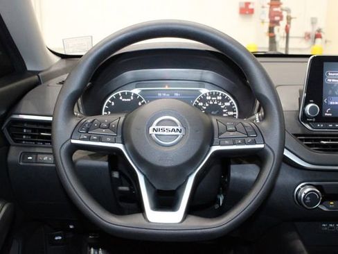 Used 2022 Nissan Altima 2.5 SV image 23