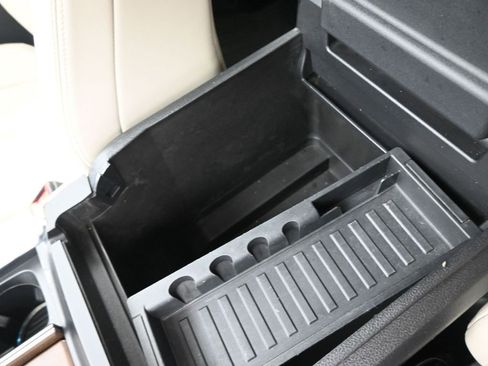 Used 2018 Ford Expedition Platinum image 4