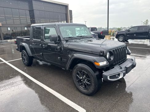 Used 2021 Jeep Gladiator Sport AWD/4WD image 3