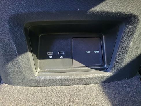 Used 2025 Volkswagen Atlas SEL image 16