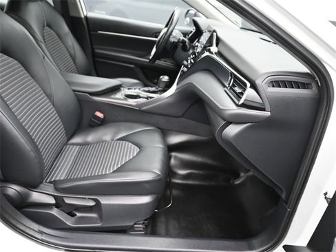 Used 2023 Toyota Camry SE w/ Cold Weather Package image 8