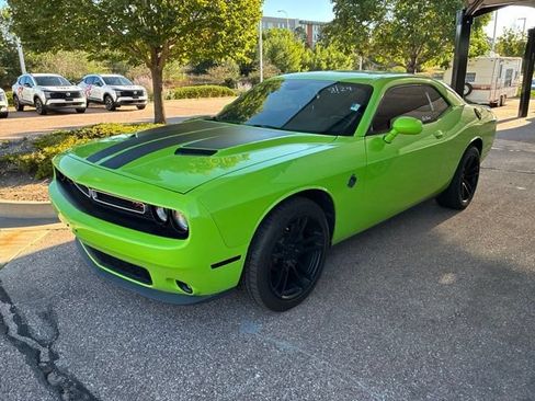 Used 2015 Dodge Challenger R/T w/ Quick Order Package 22B R/T RWD image 2