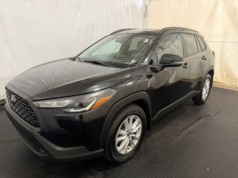 Certified 2022 Toyota Corolla Cross LE image 1