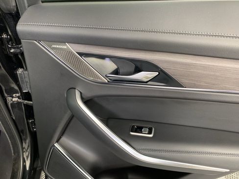 Used 2022 Jaguar F-PACE S image 39