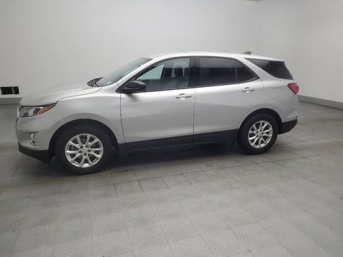 Used 2018 Chevrolet Equinox LS FWD image 2