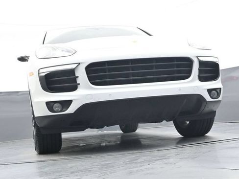 Used 2017 Porsche Cayenne Platinum Edition AWD/4WD image 38