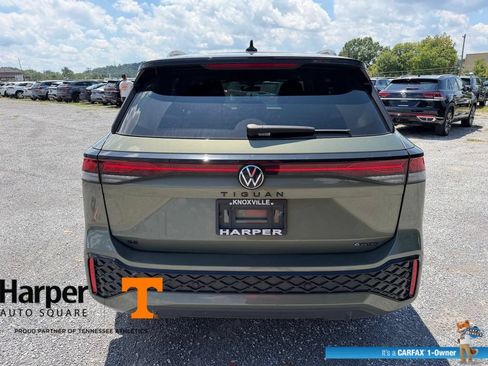 Used 2025 Volkswagen Tiguan SE R-Line AWD/4WD image 4
