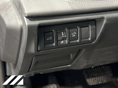 Certified 2025 Subaru Outback Limited AWD/4WD image 10
