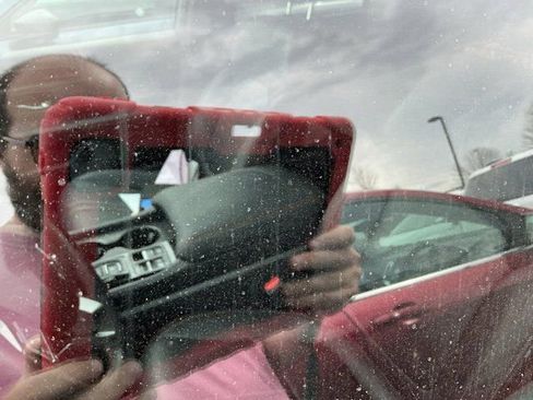 Used 2025 Honda Pilot TrailSport image 25