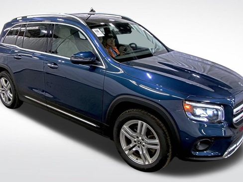 Used 2022 Mercedes-Benz GLB 250 4MATIC w/ Premium Package Lite image 4
