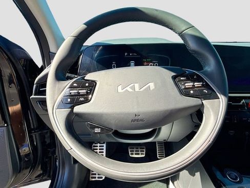 Used 2023 Kia Niro EX Touring image 14