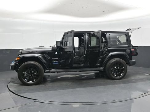 Used 2022 Jeep Wrangler Unlimited Sahara w/ Cold Weather Group AWD/4WD image 49