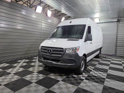 Used 2023 Mercedes-Benz Sprinter 2500 image 35