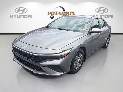 Used 2024 Hyundai Elantra SE FWD image 1