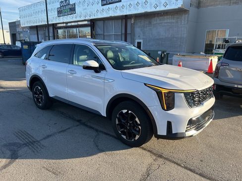 Certified 2024 Kia Sorento S w/ Panoramic Sunroof Package image 1