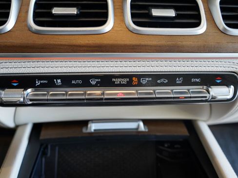 Used 2022 Mercedes-Benz GLS 580 4MATIC image 20