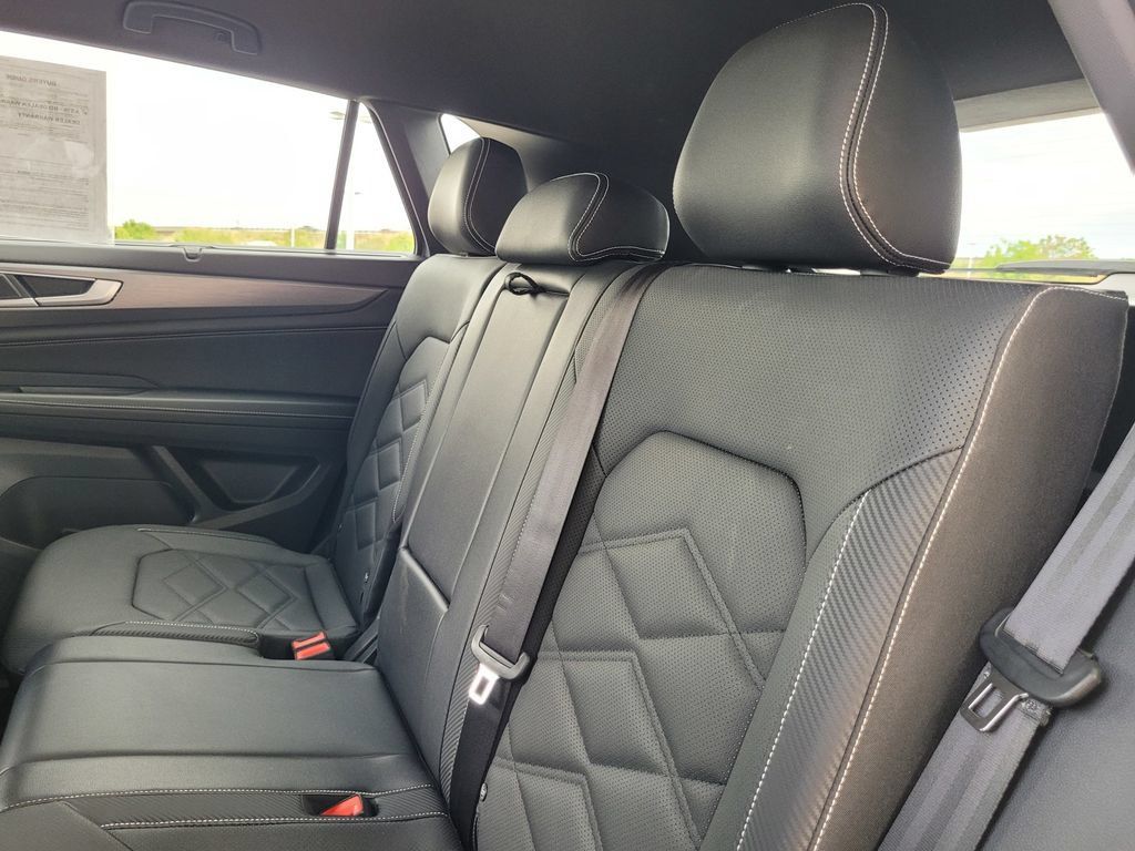 Used 2025 Volkswagen Atlas Cross Sport SE FWD image 14