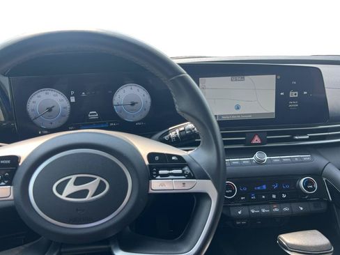 Used 2025 Hyundai Elantra SEL FWD image 7