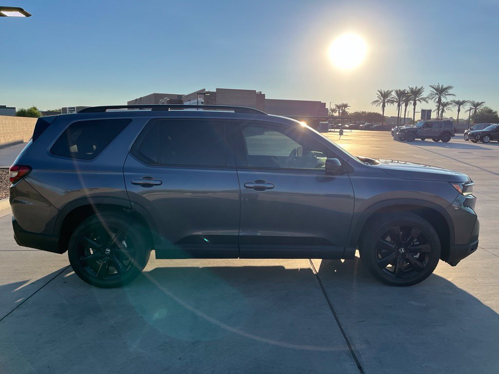 Used 2025 Honda Pilot Black Edition image 5