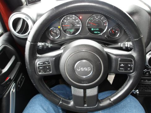 Used 2014 Jeep Wrangler Unlimited Sahara w/ Mopar Chrome Edition Group image 14