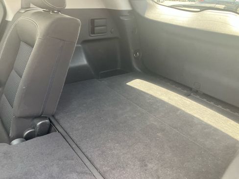 Used 2024 GMC Terrain SLE w/ Driver Convenience Package FWD image 35