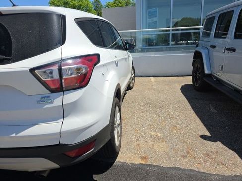 Used 2017 Ford Escape SE FWD image 3