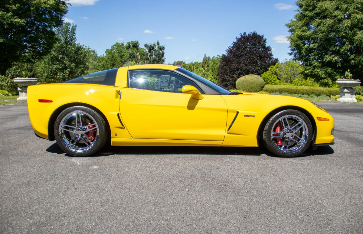 Used 2007 Chevrolet Corvette Z06 w/ Preferred Equipment Group RWD image 3
