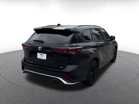 Used 2024 Toyota Highlander XSE FWD image 13