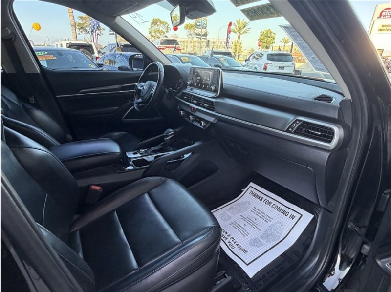 Used 2020 Kia Telluride LX FWD image 28