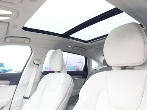 Used 2023 Volvo S90 B6 Plus AWD/4WD image 27