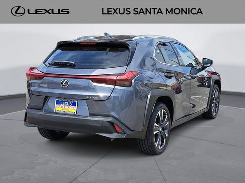 Used 2022 Lexus UX 200 w/ Accessory Package (Z2) FWD image 5