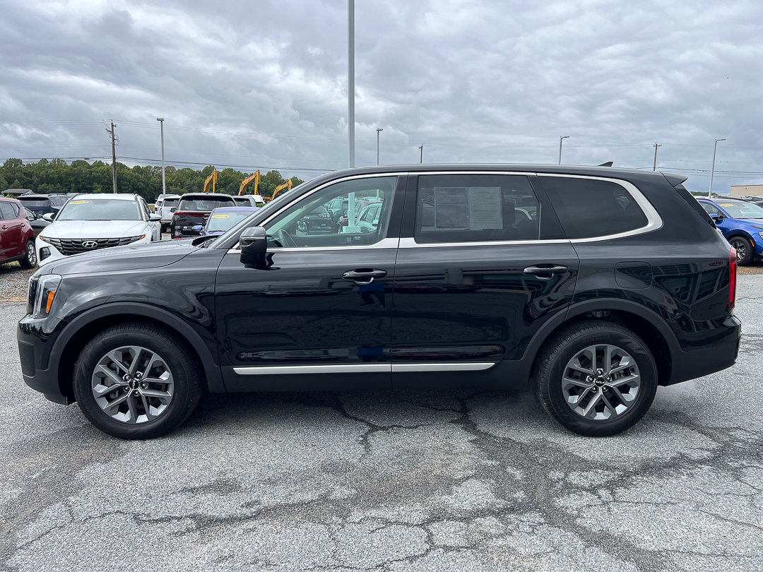 Used 2025 Kia Telluride LX FWD image 3