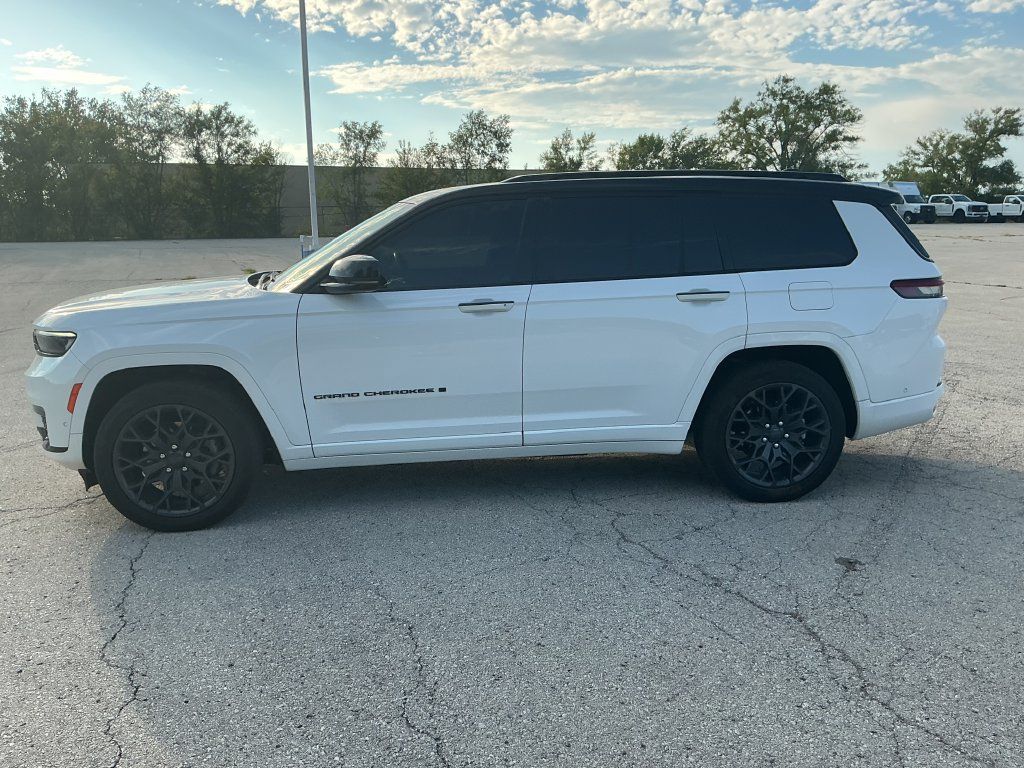 Used 2023 Jeep Grand Cherokee L Summit w/ High Altitude Package AWD/4WD image 2