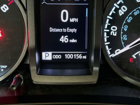 Used 2018 Toyota Tacoma TRD Off-Road w/ Technology Package RWD image 8