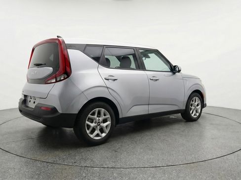 Used 2025 Kia Soul LX w/ LX Technology Package FWD image 9