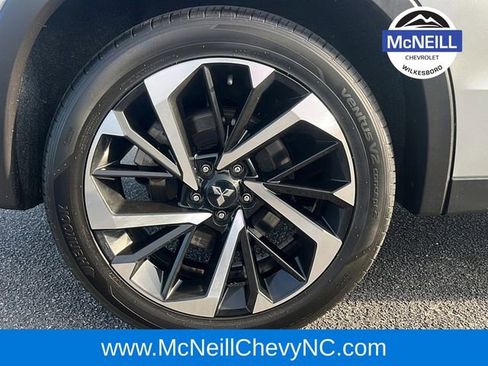 Used 2022 Mitsubishi Outlander SE image 9