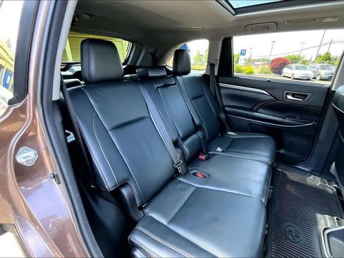 Used 2018 Toyota Highlander Limited Platinum AWD/4WD image 20